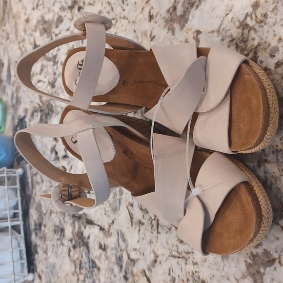 Sofft women's sz 9 sandals new $140 - Picture 1 of 5